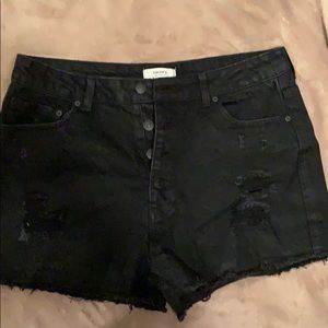 Black jean shorts 👖